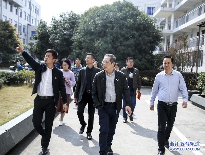 省职业教育发展考核督查组到苍南职专视察工作